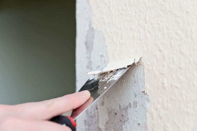 Как снять масляную краску со стены: лучший способ для быстрого снятия смывкой с большой поверхности, и удаление нескольких слоев механическим способом