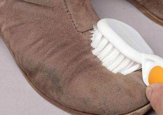 Как мыть замшевую обувь в домашних условиях, как постирать замшевые кроссовки и сапоги