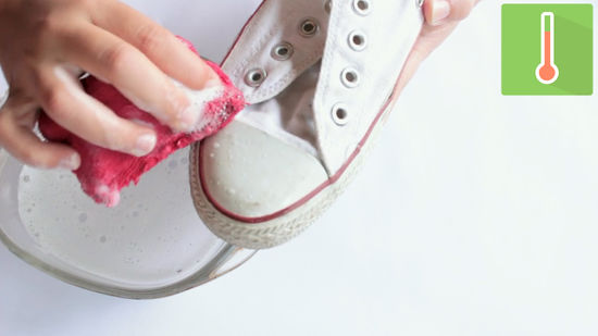 Как почистить тканевую обувь быстро и эффективно?