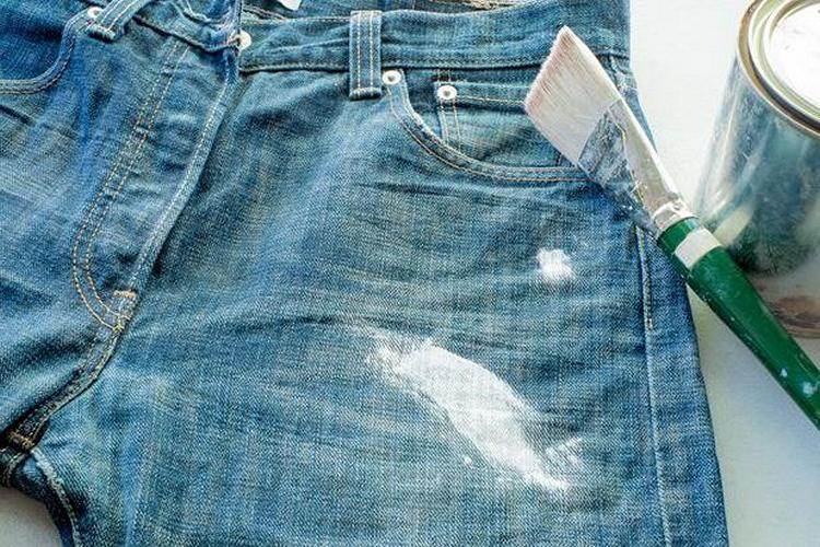 Как отстирать траву на цветных и белых джинсах