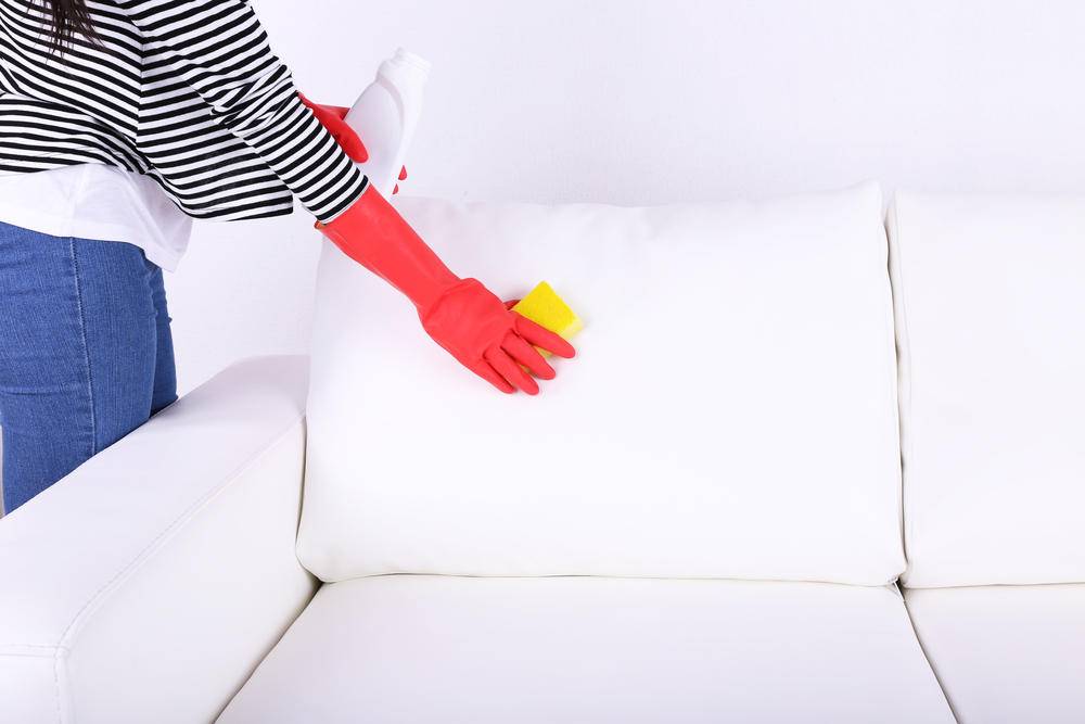 Как вывести и убрать застаревшие пятна с дивана: 5 верных рецептов