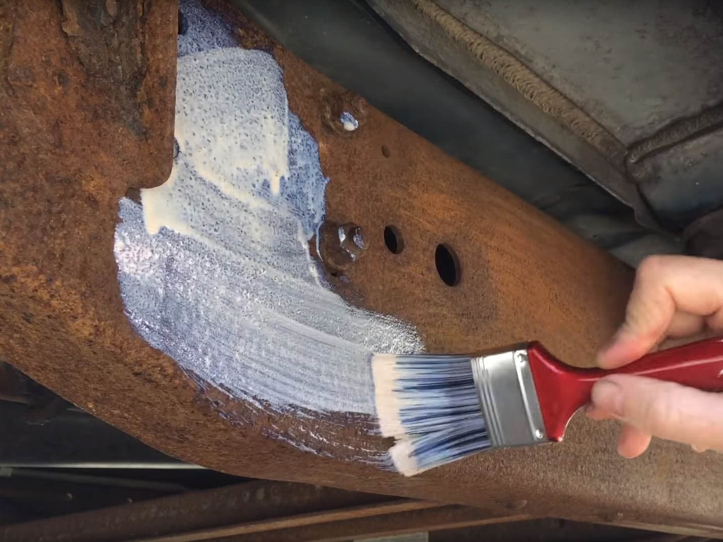 Эффективные способы, чем убрать ржавчину с металла перед покраской