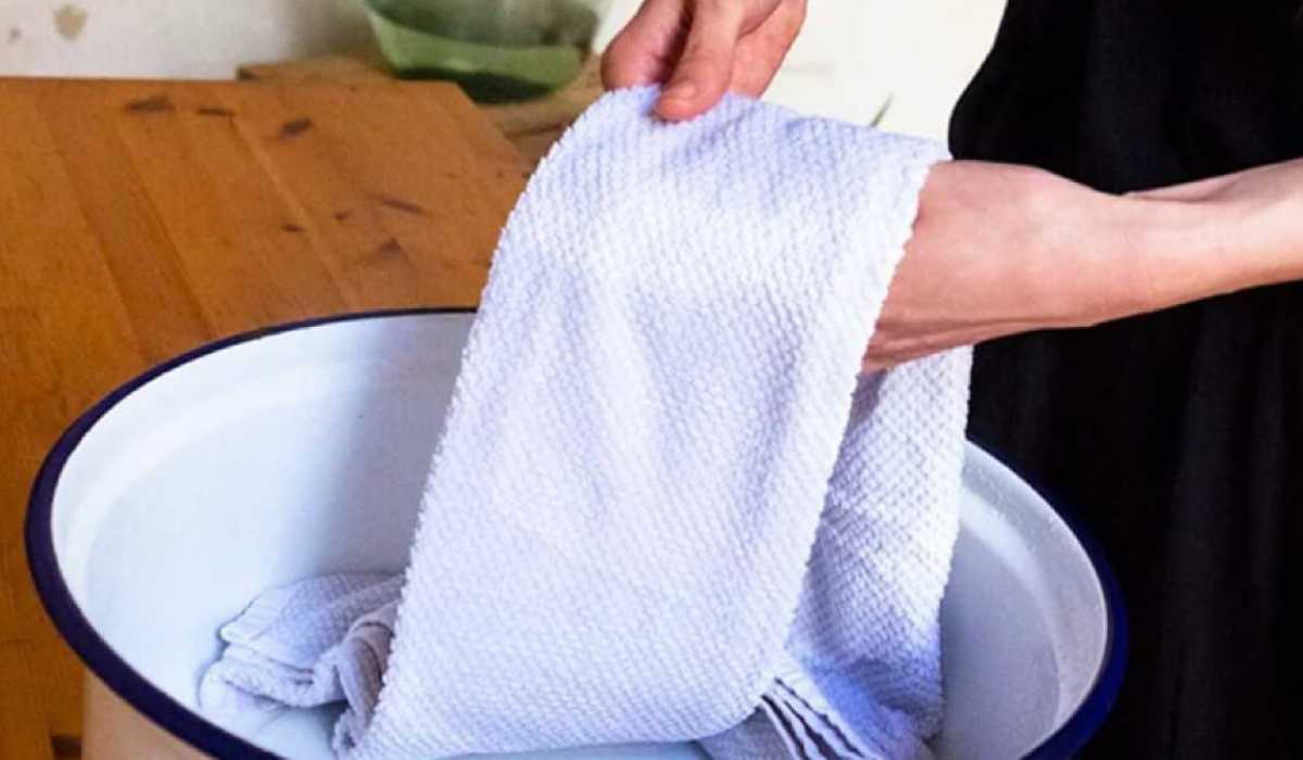 Как отстирать грязные кухонные полотенца: использование домашних средств, кипячение и замачивание белых и цветных вещей