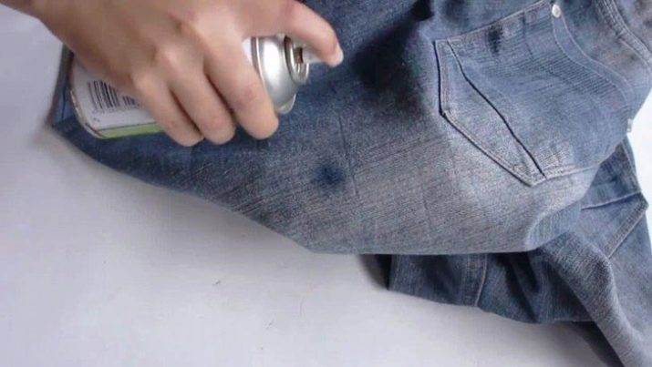 Как самостоятельно избавиться от жирного пятна на джинсах