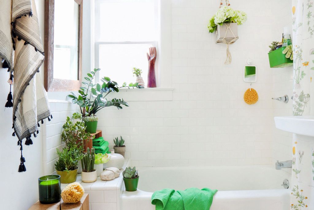 Выбор цветов для ванной комнаты без окон и правила декора своими руками