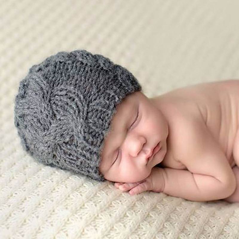 Шапка для новорожденного спицами: схемы вязания с описанием. как вязать зимние, весенние и летние шапочки для новорожденных мальчиков и девочек?