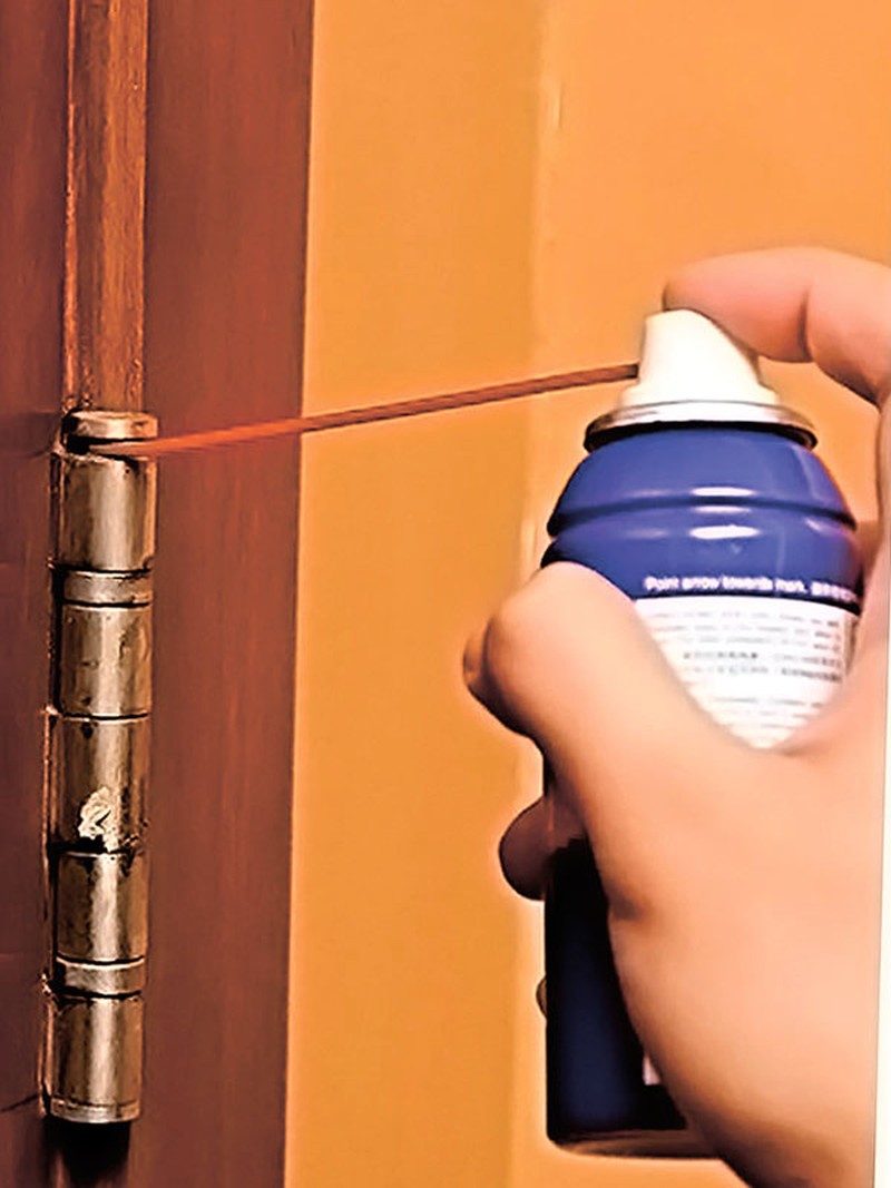 Чем смазать дверные петли межкомнатных дверей не снимая, от скрипа в домашних условиях, смазка металлической