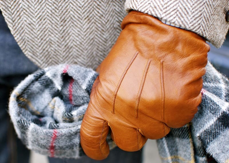 Как почистить кожаные перчатки в домашних условиях?