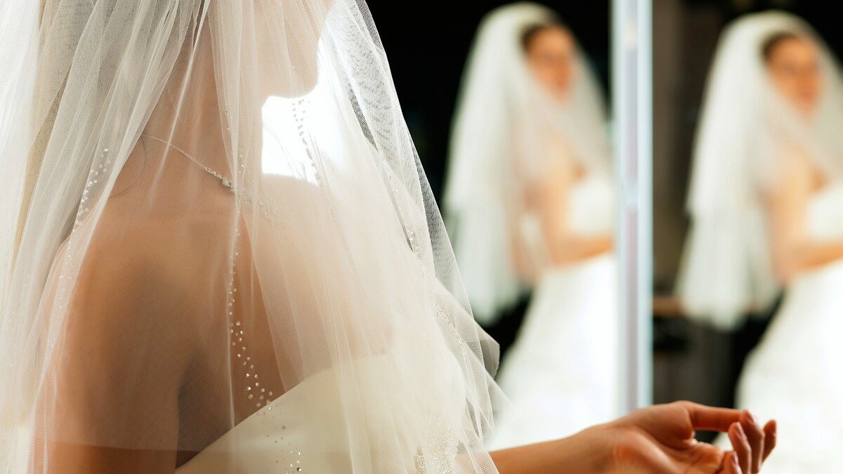Классическую свадебную фату можно просто сделать самостоятельно: следуем простой инструкции